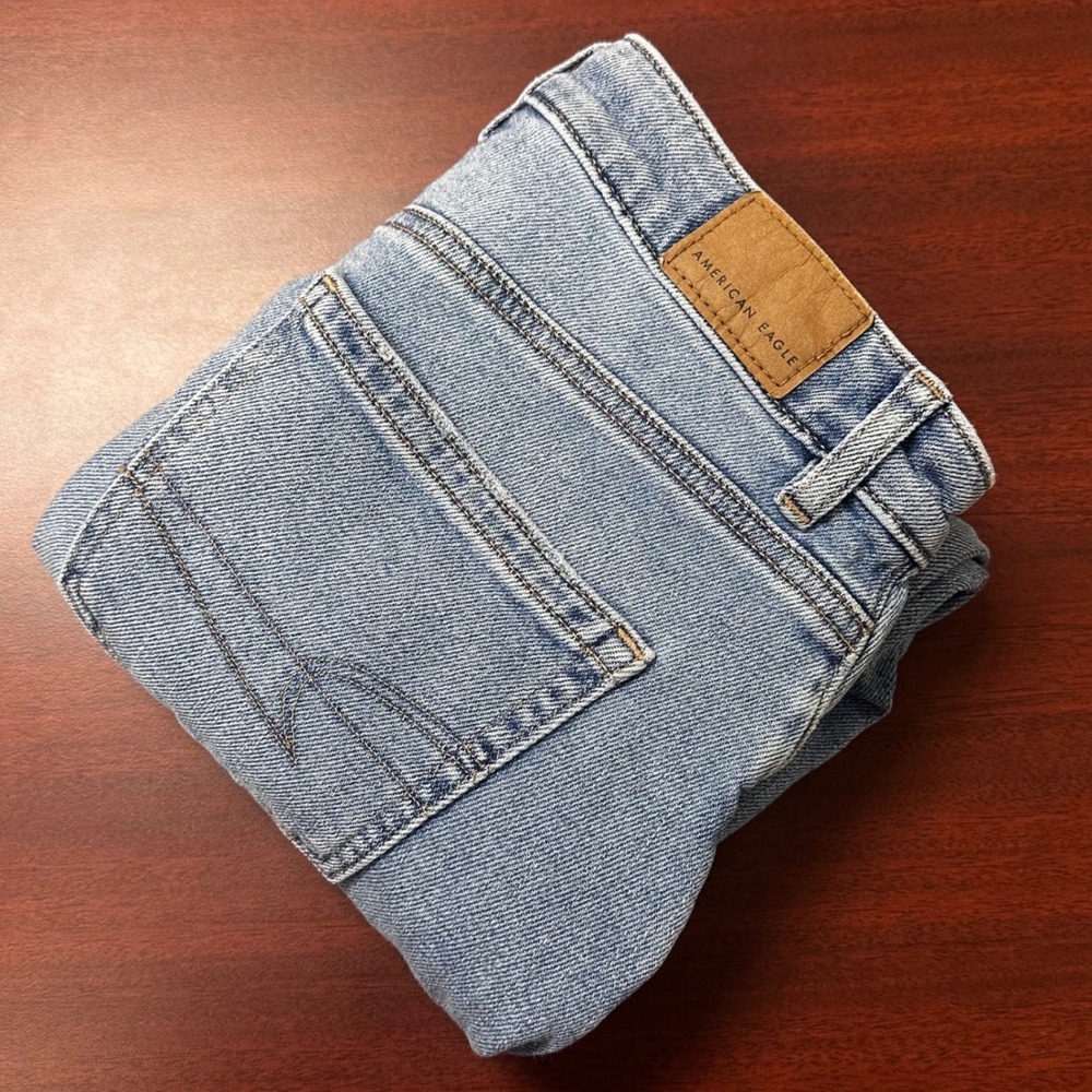 American Eagle‎ Mom Jean Womens 2 Long Light Wash Distressed High Rise Denim